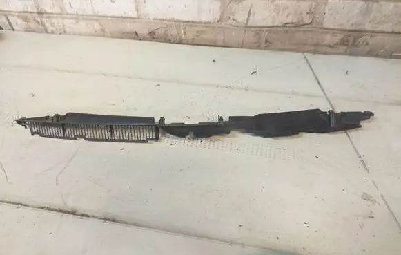 Volkswagen PASSAT B6 Radiator trim 3C0121330