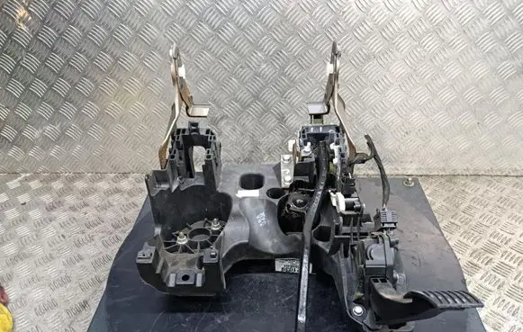 Opel Insignia A Accelerator throttle pedal