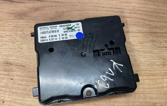 Renault Austral Air conditioning/heating control unit 285251905R