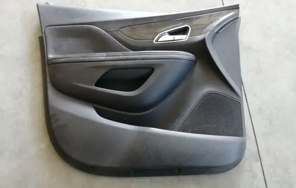 Buick Encore I Front door card panel trim 95368498