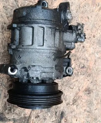 Volkswagen PASSAT B5.5 Air conditioning (A/C) compressor (pump) 8D0260808 4472208182 03E41245