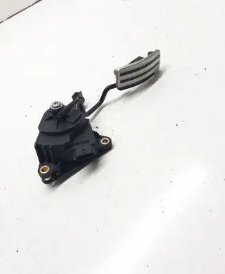 Nissan Qashqai Accelerator throttle pedal