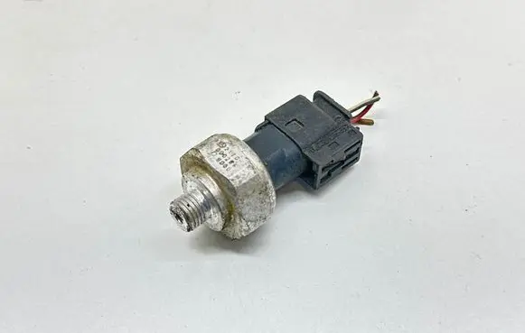 Mercedes-Benz E W212 Air conditioning (A/C) pressure sensor 2110000283