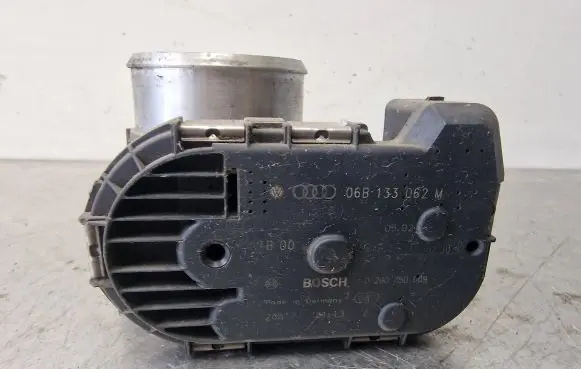 Volkswagen PASSAT B5.5 Throttle valve 06B133062M