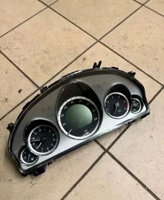 Mercedes-Benz E A207 Speedometer (instrument cluster) A2129001508