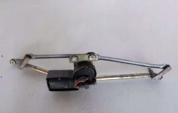 Renault Clio I Front wiper linkage 
