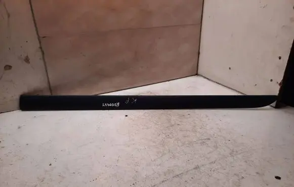 Skoda Roomster (5J) Front door trim (molding) 5J0853515