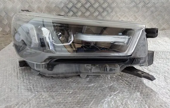 Toyota Hilux VIII Headlight/headlamp 81110-YP430
