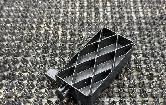Volvo V60 Radiator mount bracket 