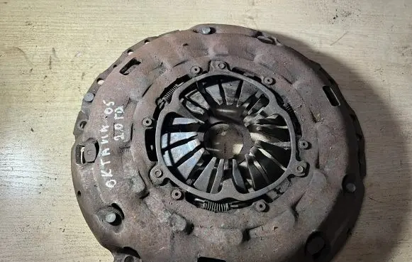 Skoda Octavia Mk2 (1Z) Pressure plate 