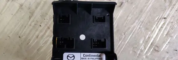 Mazda 2 Fuel injection pump control unit/module D10A675Z0