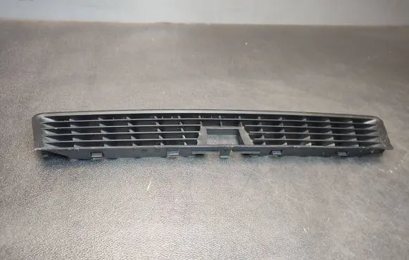 Skoda Superb B8 (3V) Dash center air vent grill 3V0819635