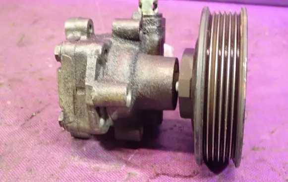 Volkswagen Golf IV Power steering pump 1J0422154B