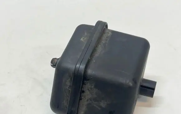 Volkswagen PASSAT B6 Vacuum air tank 03G129808
