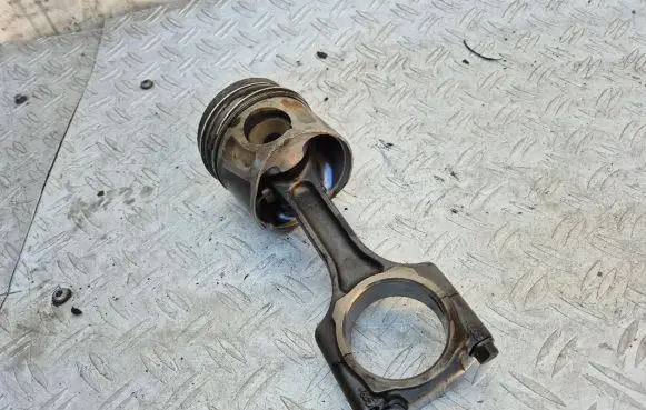 Chevrolet Cruze Piston with connecting rod Z20D 20D C19