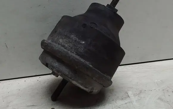 Volkswagen PASSAT B5 Engine mount bracket 8D0199379AC