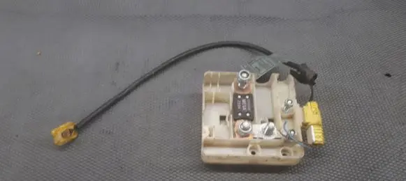 BMW 3 E46 Battery relay fuse 8387551