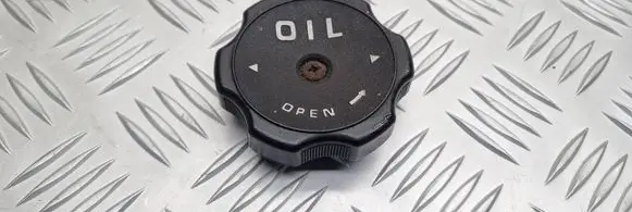 Mitsubishi Carisma Oil filler cap 