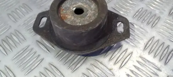 Peugeot 406 Engine mount bracket