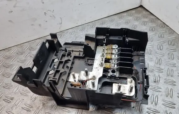 Volkswagen Touareg I Fuse module 7L0937548