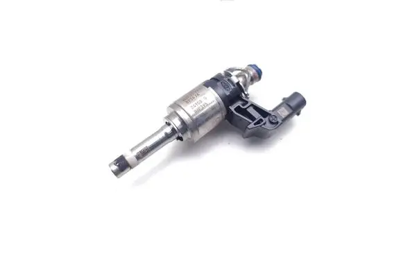 Audi A3 8Y Fuel injector 04E906036AT
