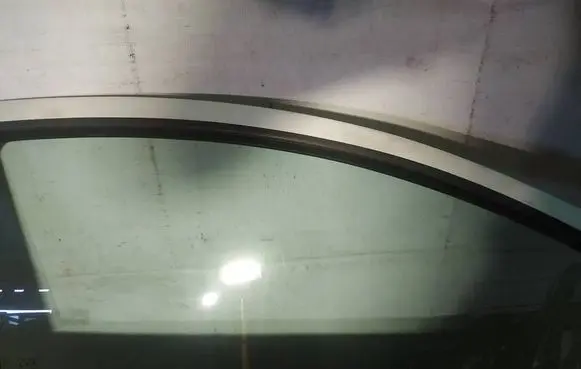 Ford Ka Front door window glass four-door as2