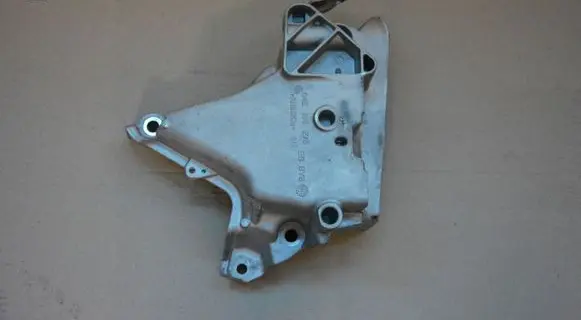 Volkswagen Sharan Engine mounting bracket 04E199275