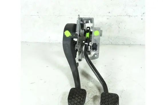 BMW 1 E81 E87 Accelerator throttle pedal 423224-03