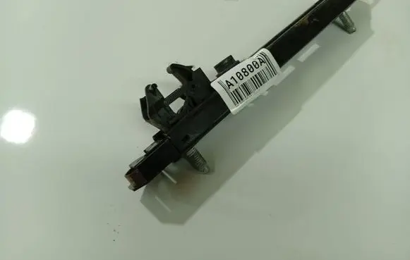 Opel Vectra C Seat belt adjustment rail 
