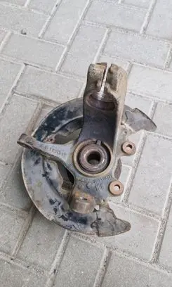 Front wheel hub spindle knuckle