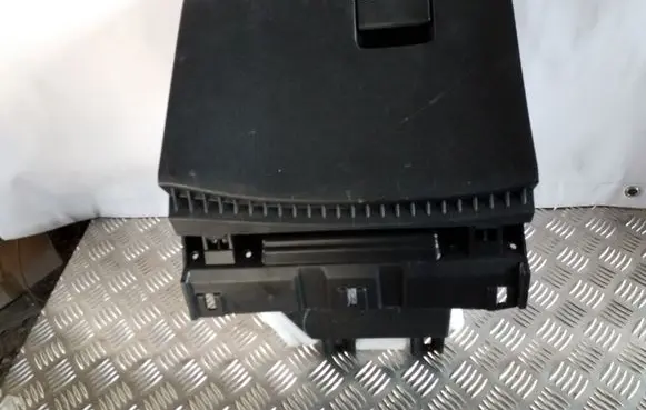 Nissan Juke I F15 Glove box 685201KN0A