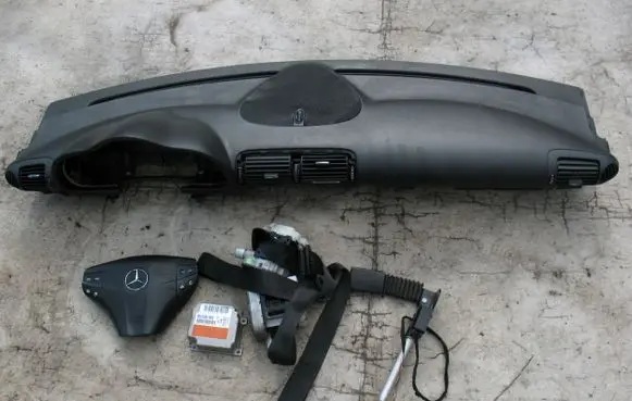 Mercedes-Benz C W203 Dashboard