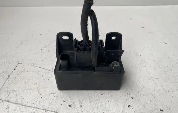 Mercedes-Benz E W210 Glow plug pre-heat relay