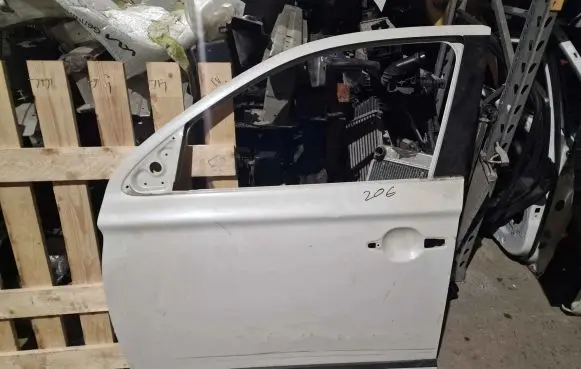 Mitsubishi Outlander Front door