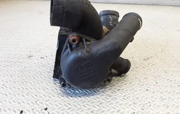Ford Galaxy Thermostat/thermostat housing 021121121D