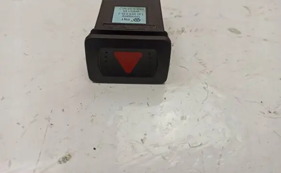 Volkswagen Golf IV Hazard light switch