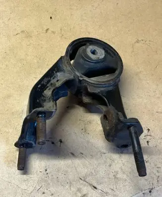 Toyota Avensis T250 Engine mounting bracket 123710R010