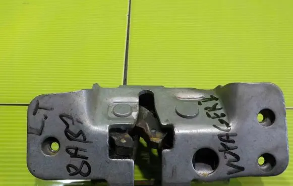 Chrysler Grand Voyager V Front door lock 8AB7