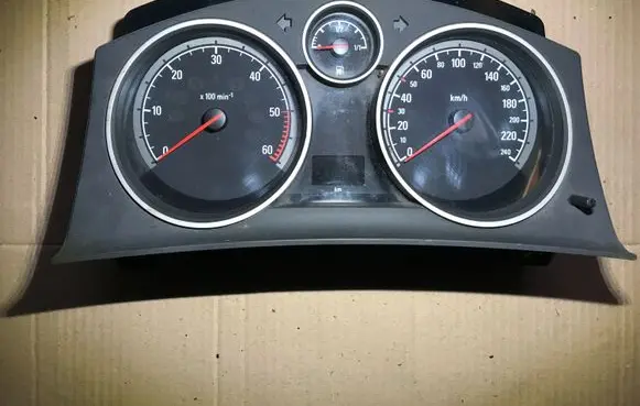 Opel Zafira B Speedometer (instrument cluster) 13309003