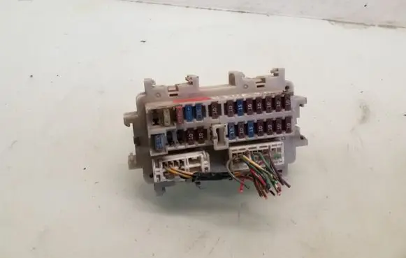 Nissan Navara D40 Fuse module
