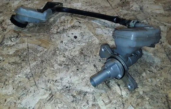 Master brake cylinder
