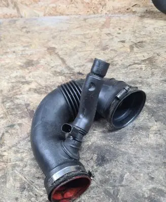 Mercedes-Benz E W211 Turbo air intake inlet pipe/hose A6470940097 51187506