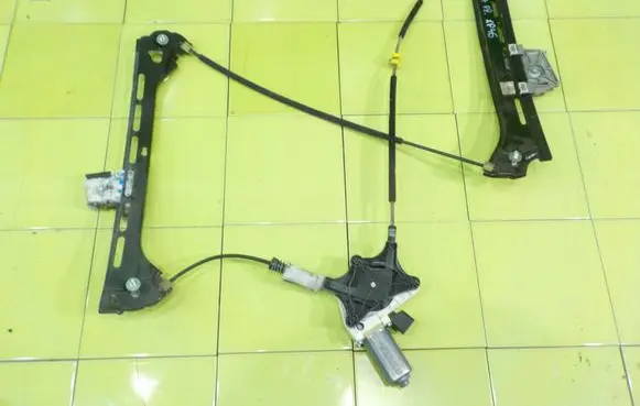 Mercedes-Benz E C207 W207 Front door window regulator with motor PRZOD