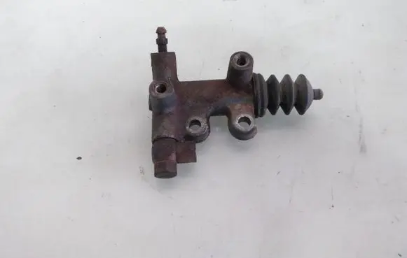 Toyota Yaris Clutch slave cylinder 