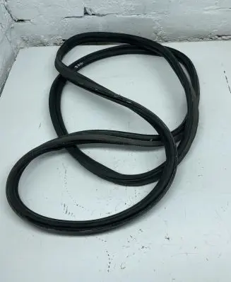 Trunk rubber seal (body)