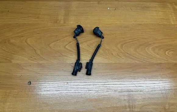BMW 5 E60 E61 Windshield washer spray nozzle 7046060