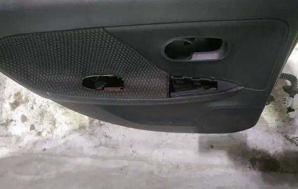 Nissan Note (E11) Rear door card panel trim