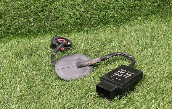 Volkswagen Jetta VI Fuel pump relay 1K0906093F