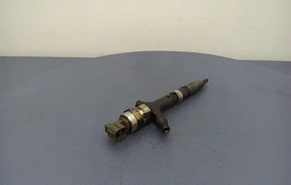 Toyota Avensis Verso Fuel injector 2367027030