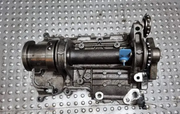 Volkswagen Polo Oil pump balance shaft 045103127D